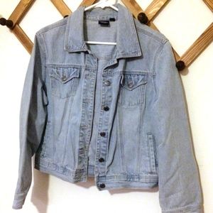 Woman's Bleach Wash Jean Jacket